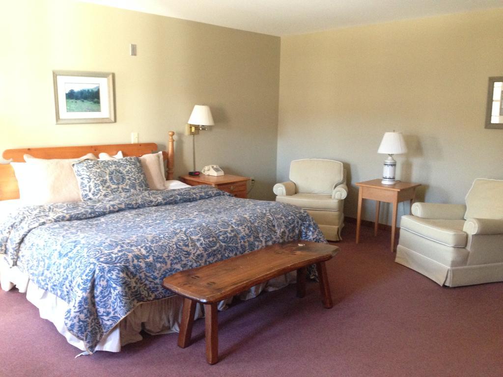 The Inn At Willow Pond Manchester Center Room photo