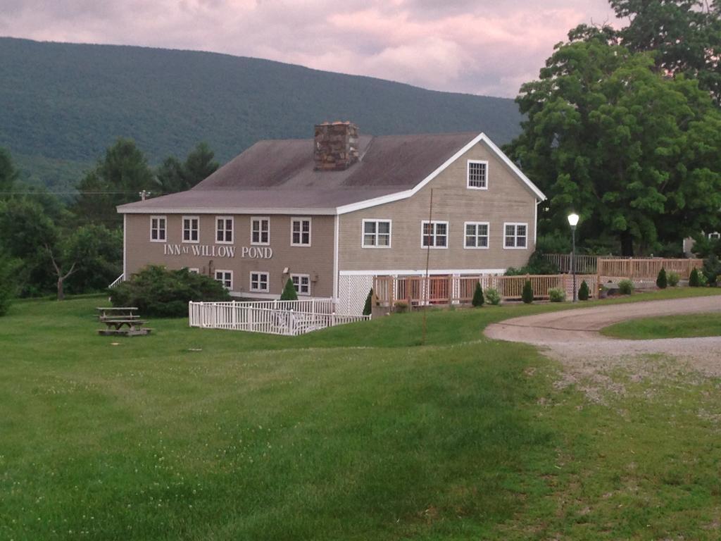 The Inn At Willow Pond Manchester Center Exterior photo